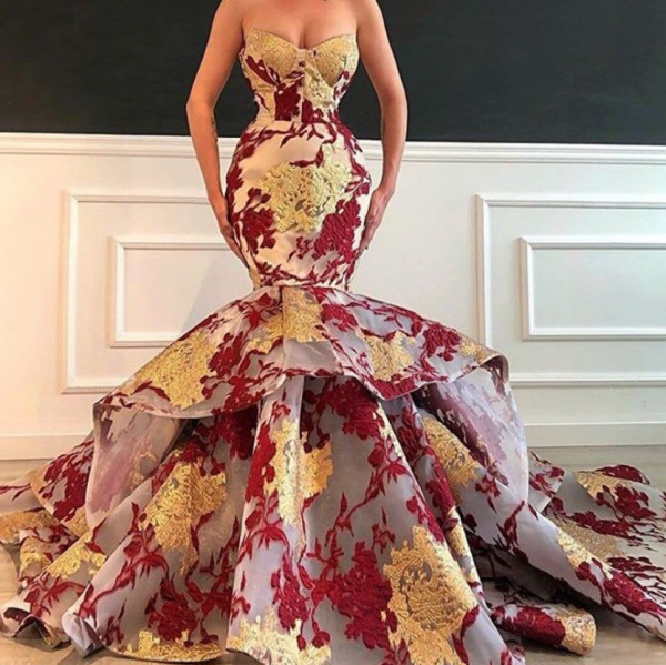 Gaun Ball Gown dengan hiasan brokat